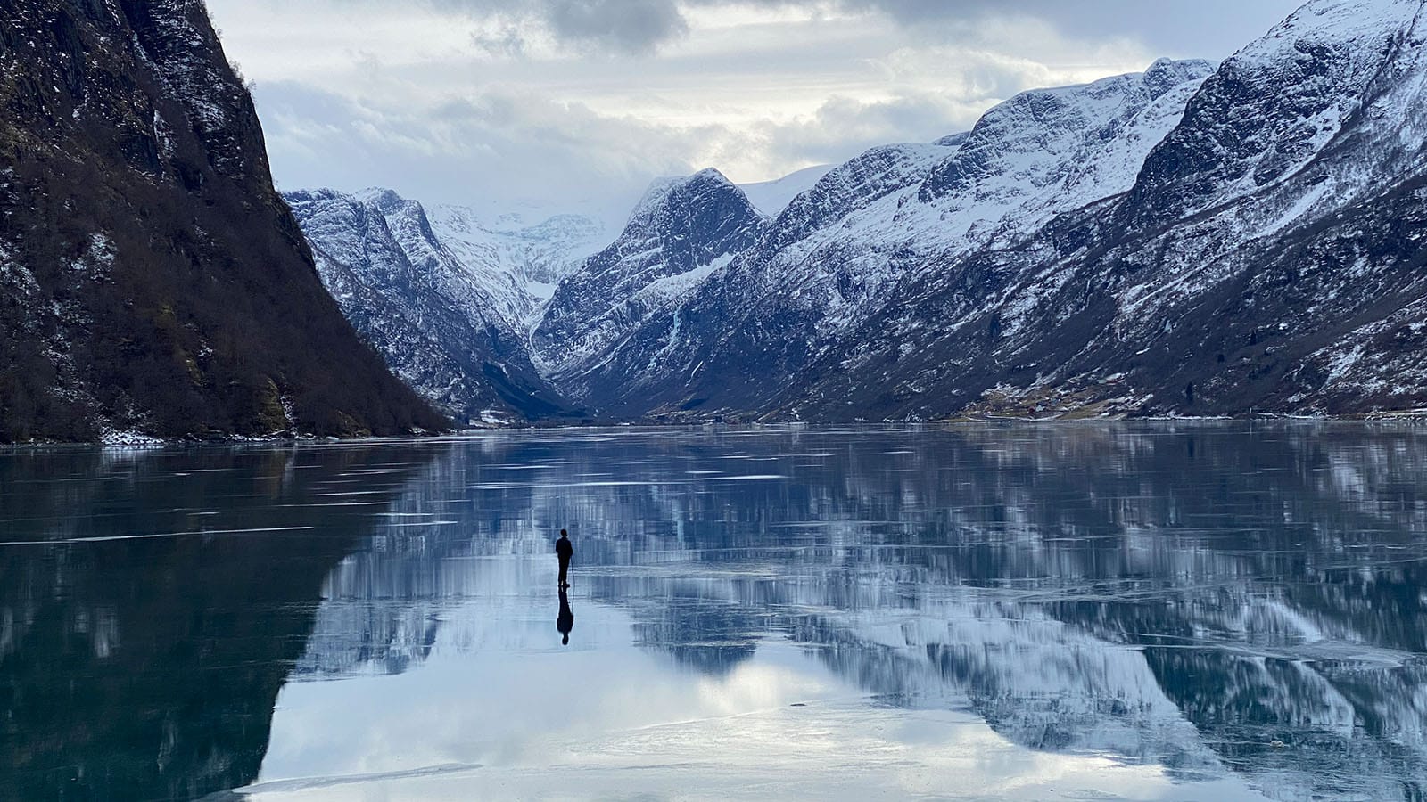 A fucking beautiful shot of a Norwegian frozen lake and mountains. Norway is so beautiful even if this movie was boring.