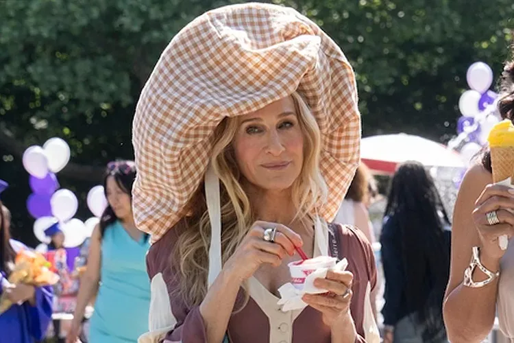 Sarah Jessica Parker in the BIGGEST CRAZIEST HAT anyone has ever worn... seriously this thing is 3 times the size of her head. I love it