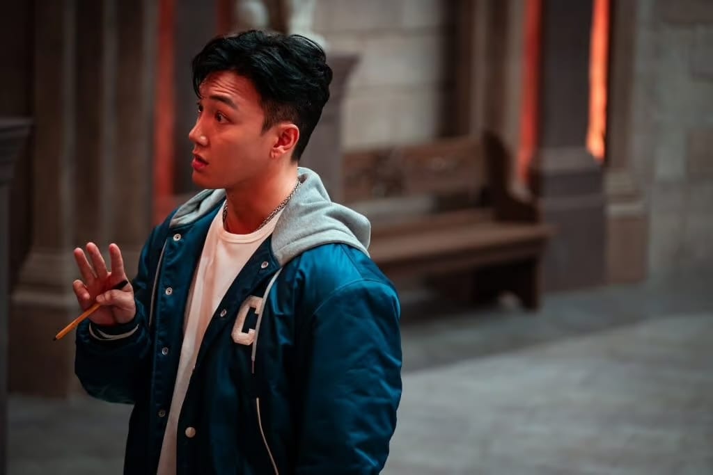 A shot of the man known as 7high in the netflix show The Devil's Plan, looking extremely handsome and cute and I really want to kiss him!